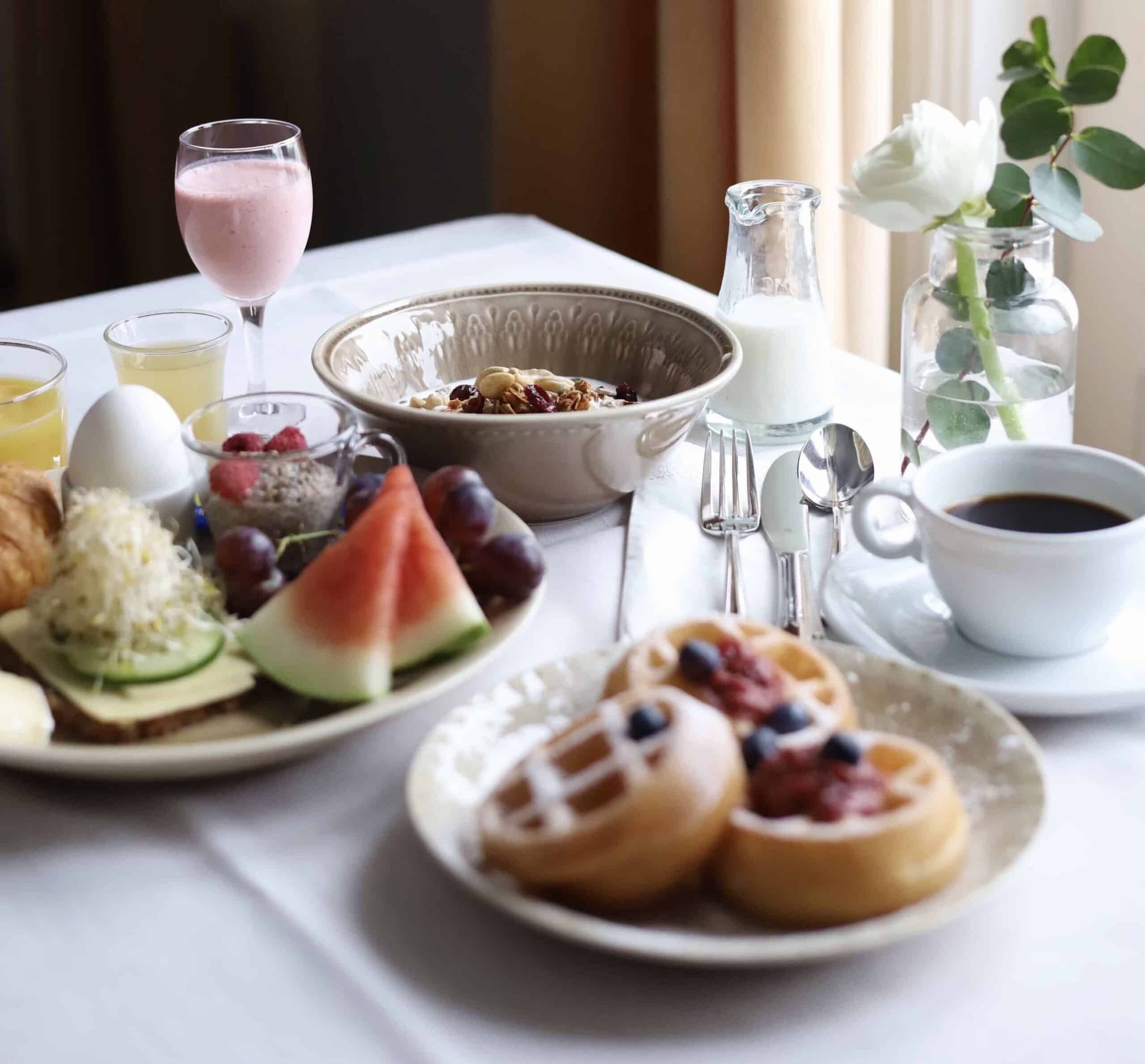-Hotellfrukost-skovde-karstorp-