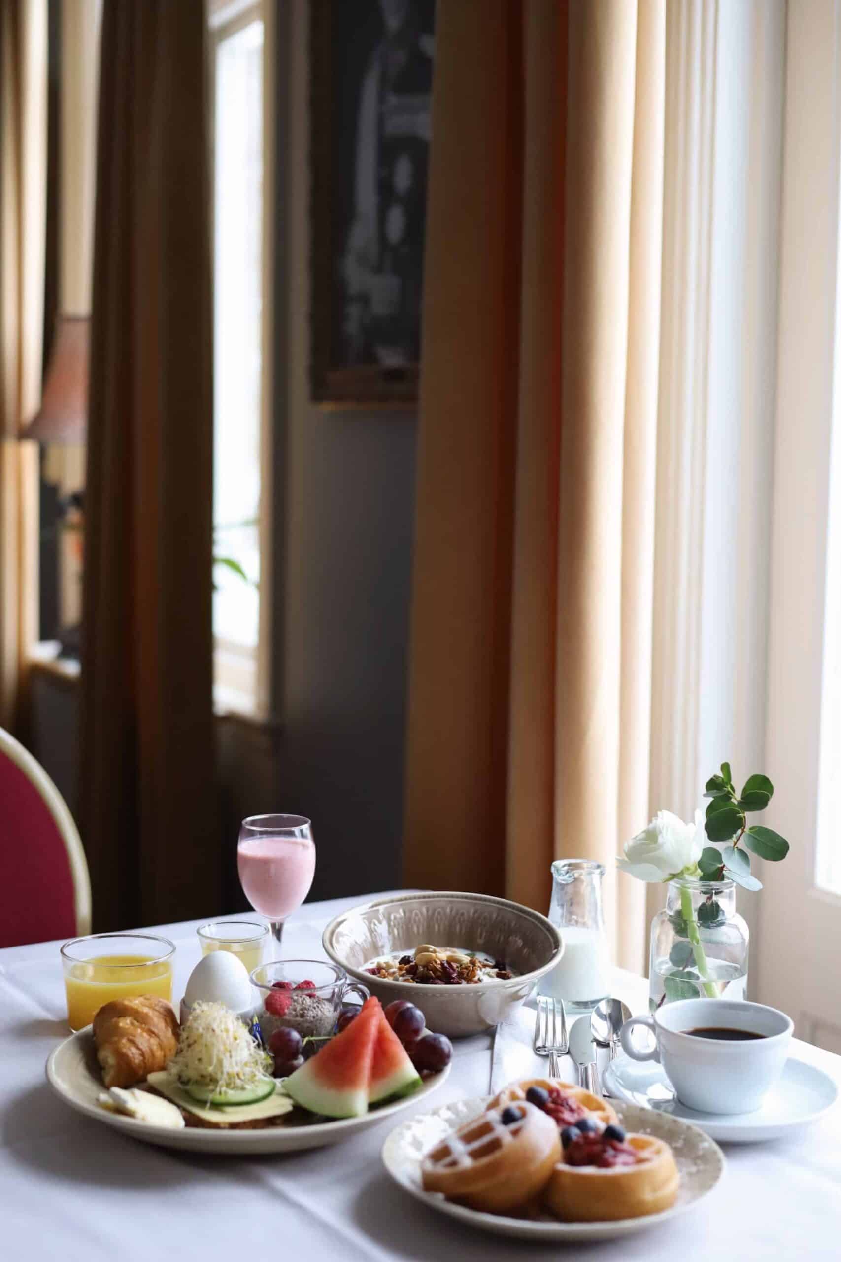 -hotellfrukost-skovde-karstorp-sateri